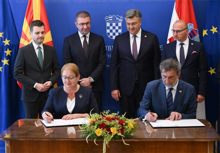 Slika /slike/Vijesti/2024/Predsjednik_Vlade_s_predsjednikom_Vlade_Sjeverne_Makedonije_3.jpeg